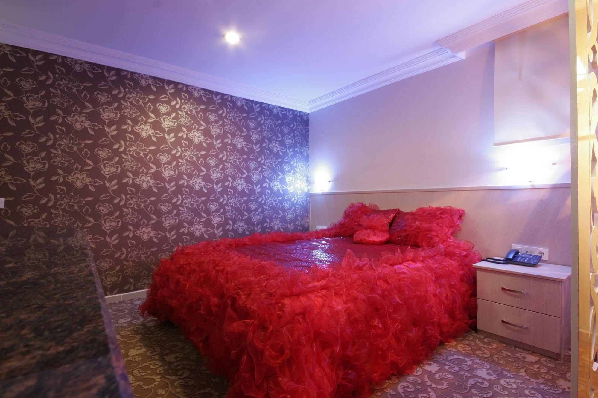 Berrak Su Hotel Анталия Екстериор снимка